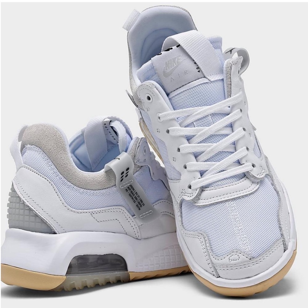 Woman’s Jordan MA2 “23” sneakers